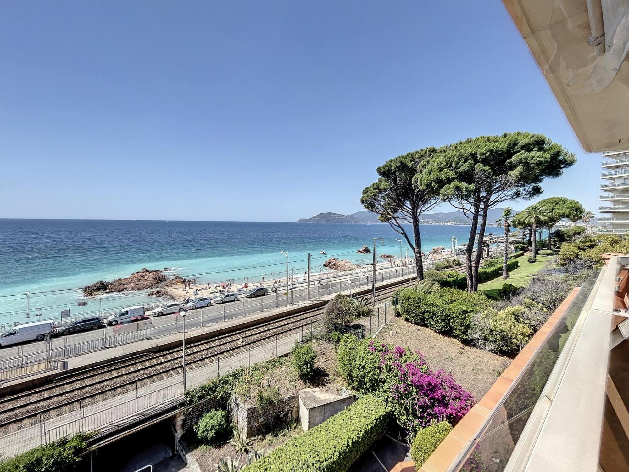 Ferienwohnung Studio With Beautiful Sea View And Direct Beach Access Cannes Exterior foto